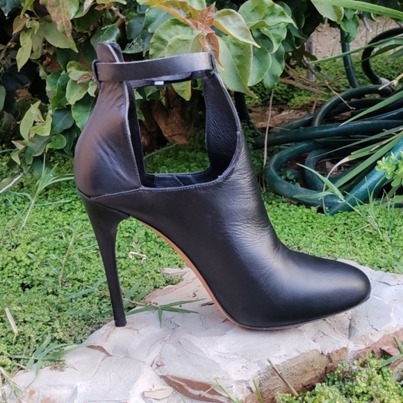 DIVORCE CLEARANCE-TAKING OFFERS Vince Women's Heels Made In Italy Sz 8 M Euro - Picture 2 of 13